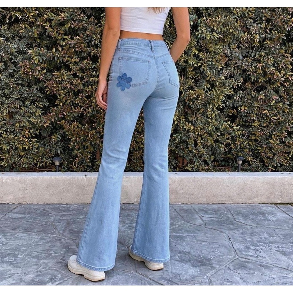 Altar'd State High Rise Flare Jeans With Flower Detail Light Wash Size 28/7 Boho